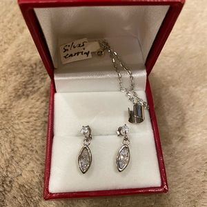 Silver earrings with chain decor